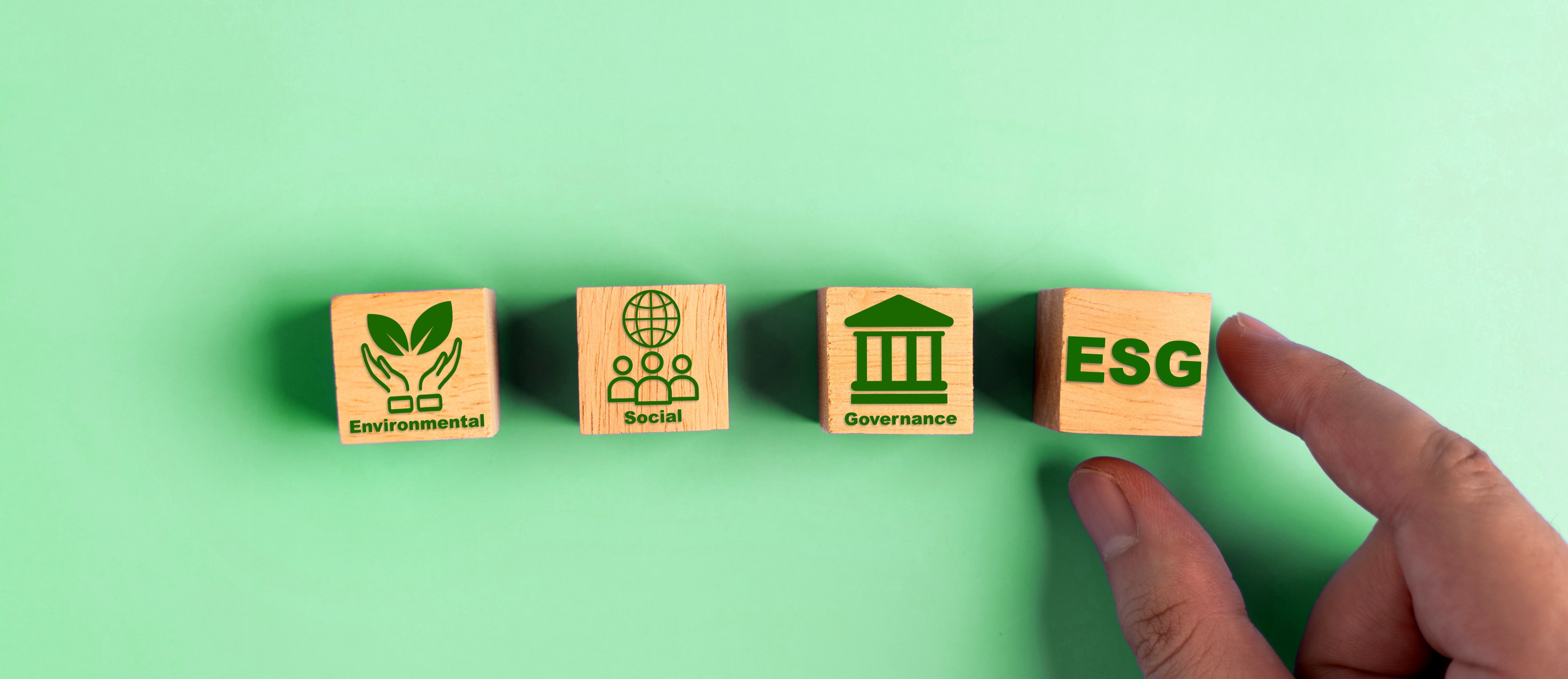 Ein Ausschnitt der Fassade des IHK Gebäudes in Wiesbaden.