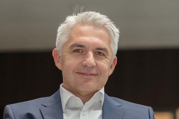Dr.  Ulrich Lison