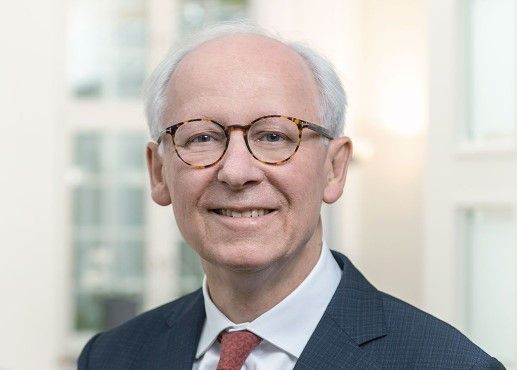 Dr. Hermann Knott