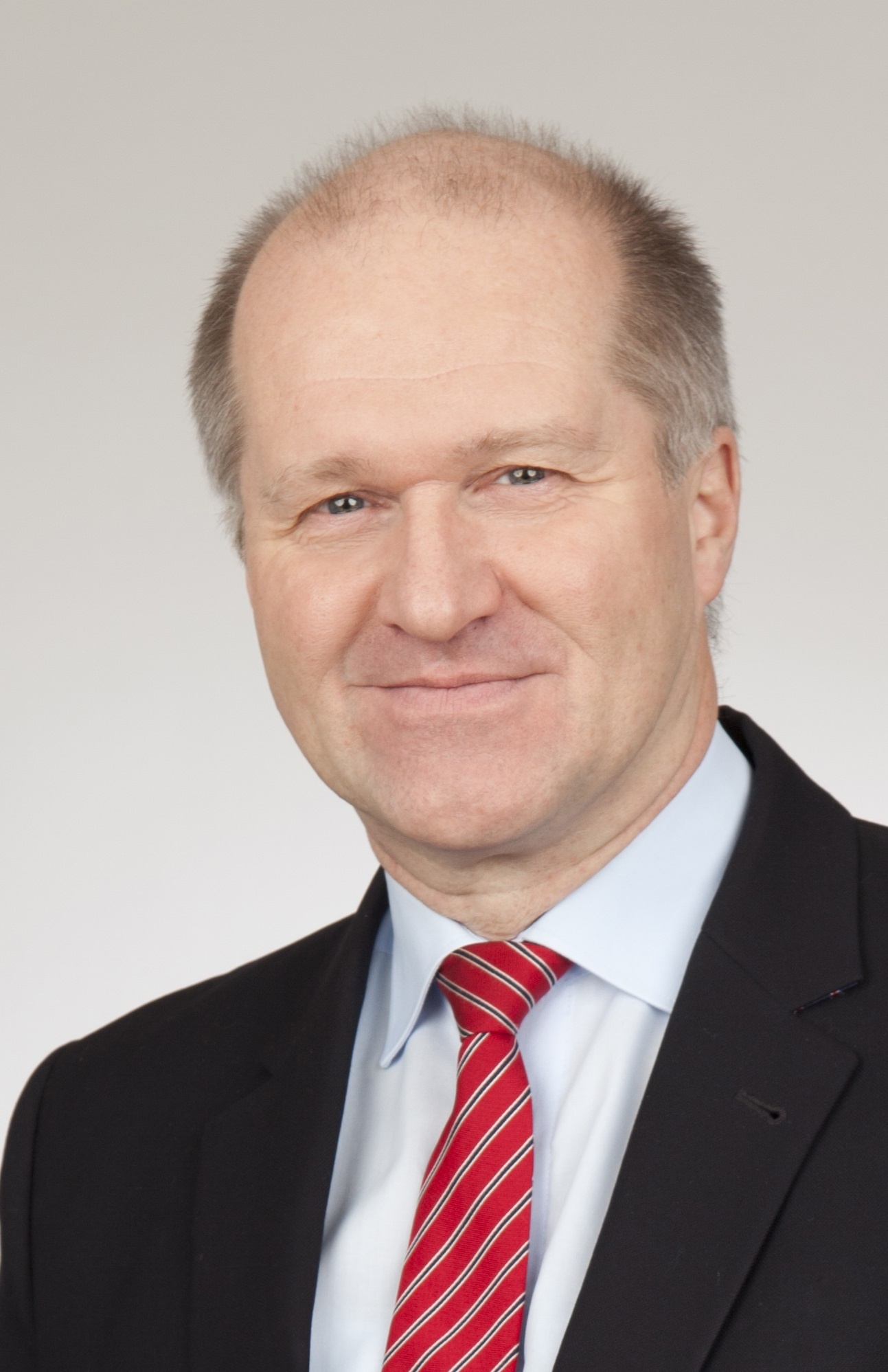 Dr. Peter Jahns