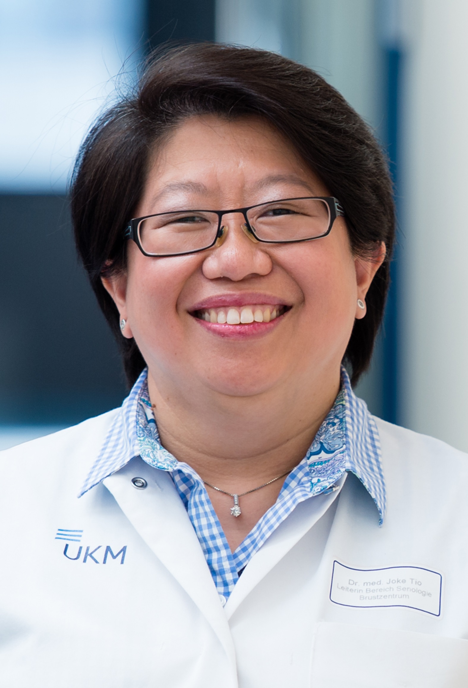 Dr. Joke Tio