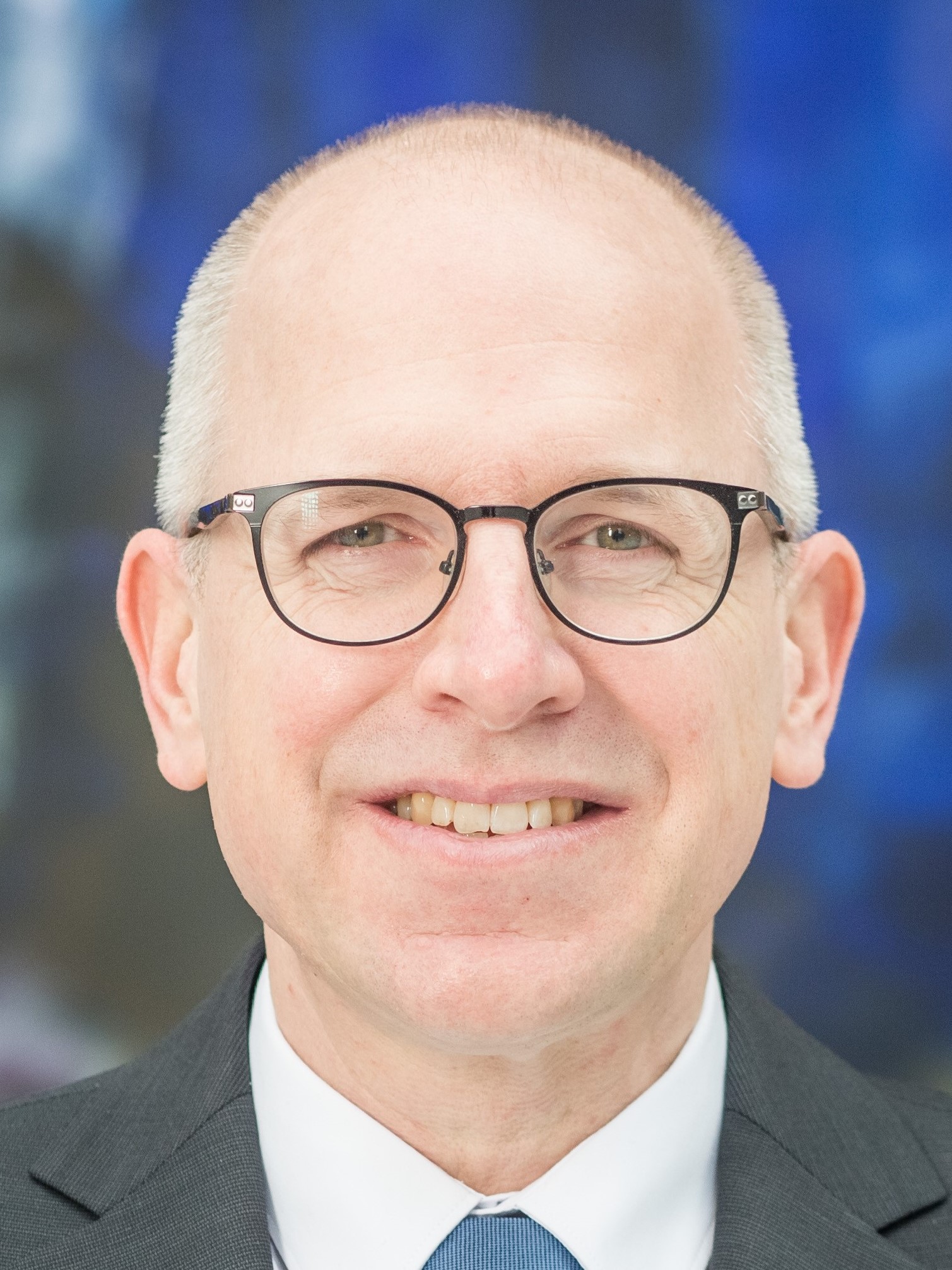 Dr. Oliver Heikaus
