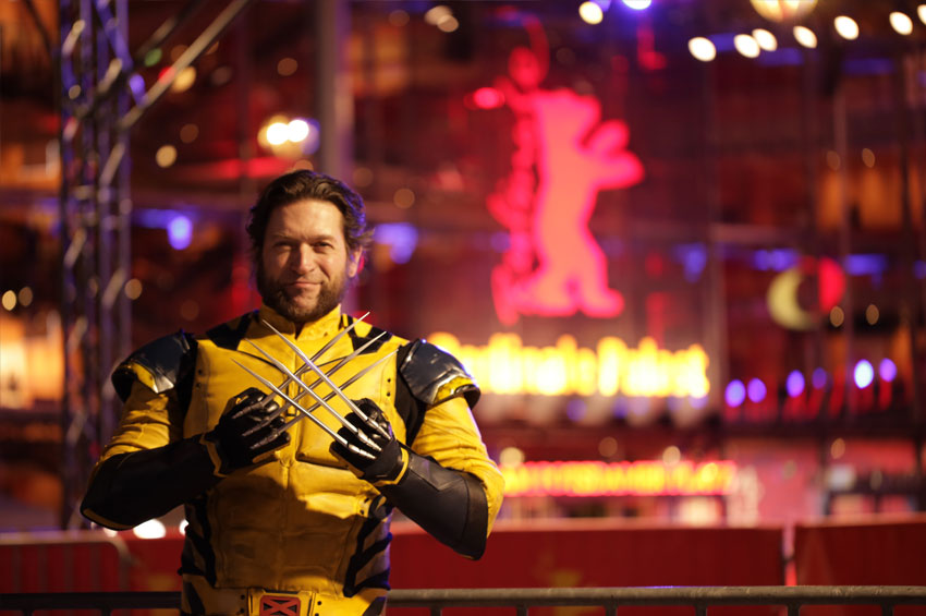 Lucky Logan als Wolverine Double wird zu Gast auf der Toyfotografie-Ausstellung in Berlin sein
