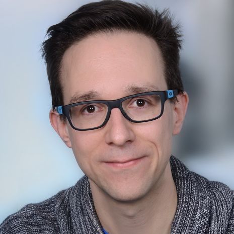 Dr. Tobias Hipp